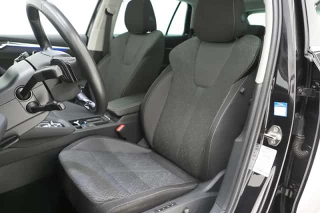 Škoda Octavia (2021) thumbnail 4