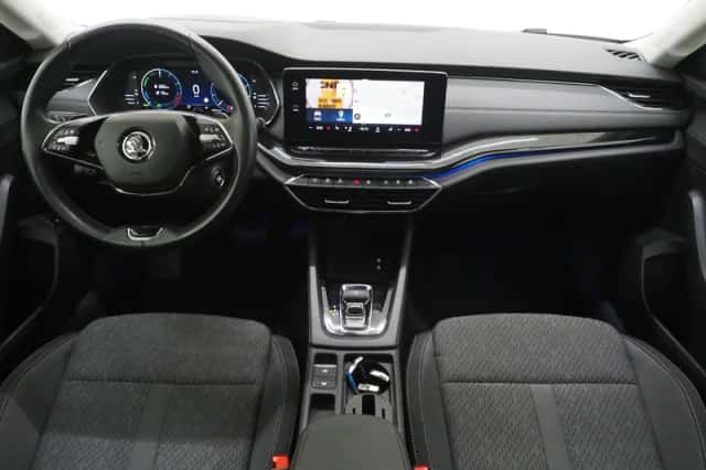 Škoda Octavia (2021) thumbnail 5