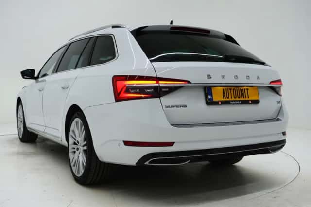 Škoda Superb (2023) thumbnail 3