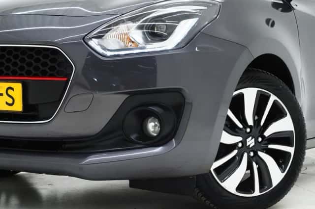 Suzuki Swift (2019) thumbnail 6