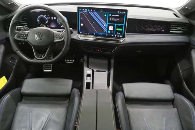 Volkswagen Passat (2025) thumbnail 5