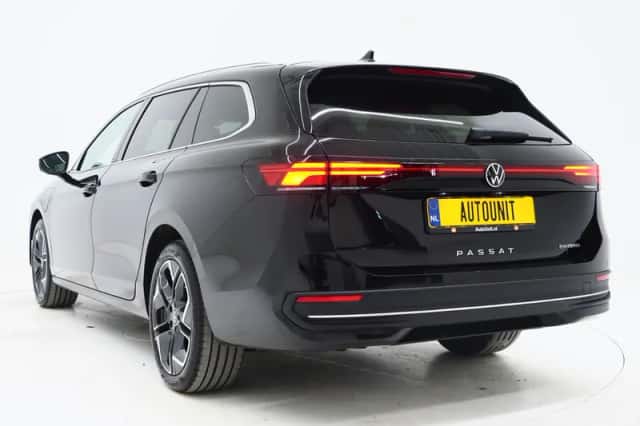 Volkswagen Passat (2025) thumbnail 3