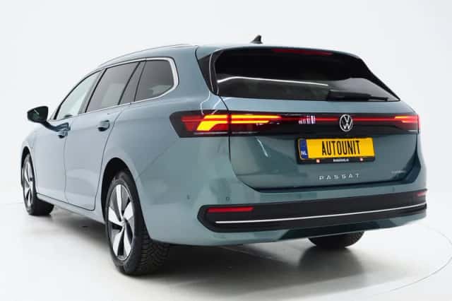 Volkswagen Passat (2025) thumbnail 3