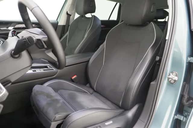 Volkswagen Passat (2025) thumbnail 4