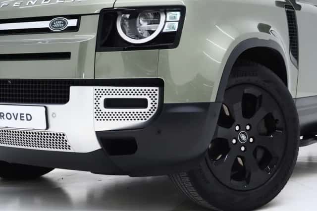 Land Rover Defender (2021) thumbnail 6