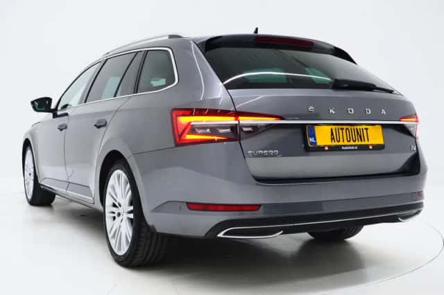 Škoda Superb (2023) thumbnail 3