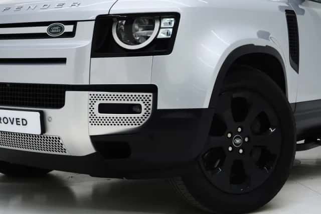 Land Rover Defender (2021) thumbnail 6