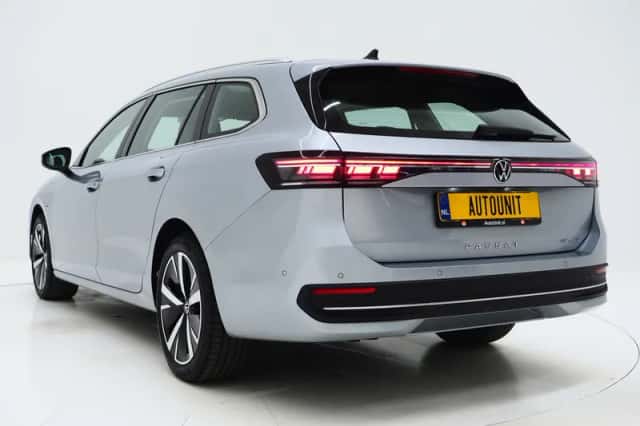 Volkswagen Passat (2025) thumbnail 3