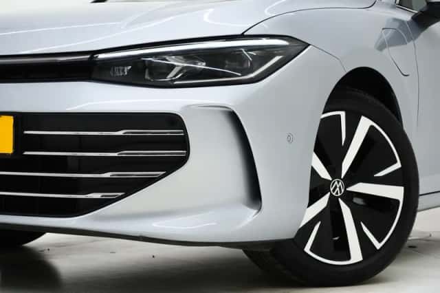 Volkswagen Passat (2025) thumbnail 6