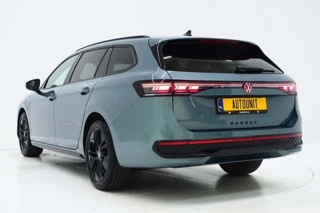 Volkswagen Passat (2025) thumbnail 3