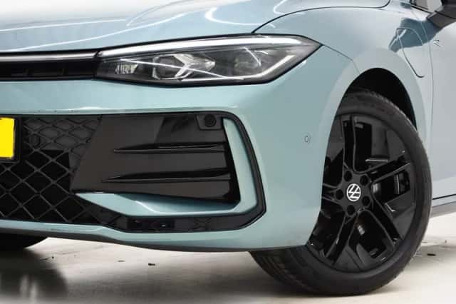 Volkswagen Passat (2025) thumbnail 6