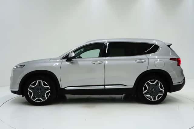 Hyundai Santa Fe (2022) thumbnail 2