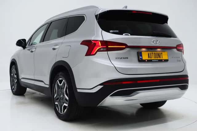 Hyundai Santa Fe (2022) thumbnail 3