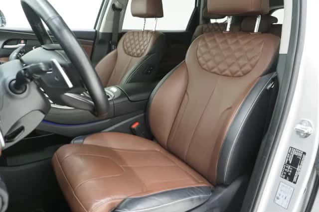 Hyundai Santa Fe (2022) thumbnail 4