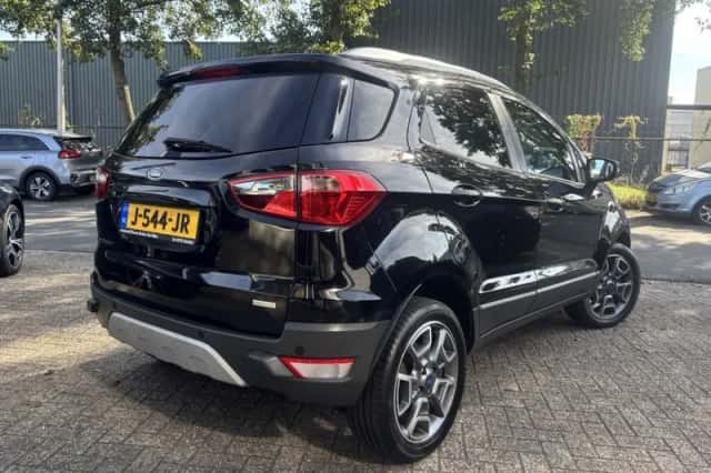 Ford EcoSport (2016) thumbnail 3