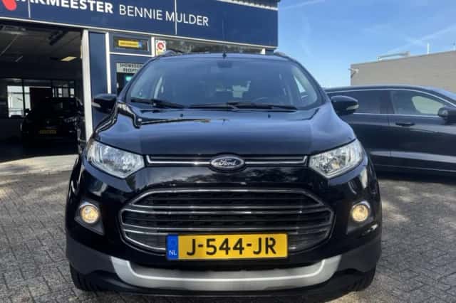 Ford EcoSport (2016) thumbnail 4