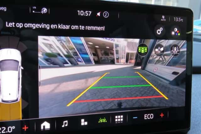 Škoda Enyaq (2023) thumbnail 4