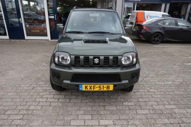 Suzuki Jimny (2017) thumbnail 2