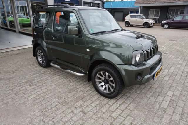 Suzuki Jimny (2017) thumbnail 3