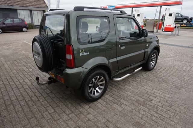 Suzuki Jimny (2017) thumbnail 5