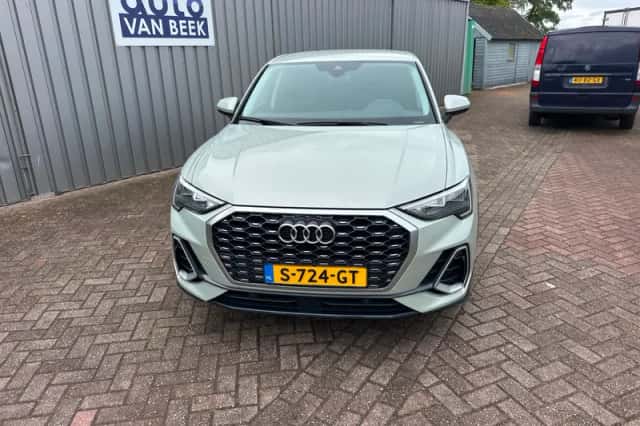 Audi Q3 (2022) thumbnail 3