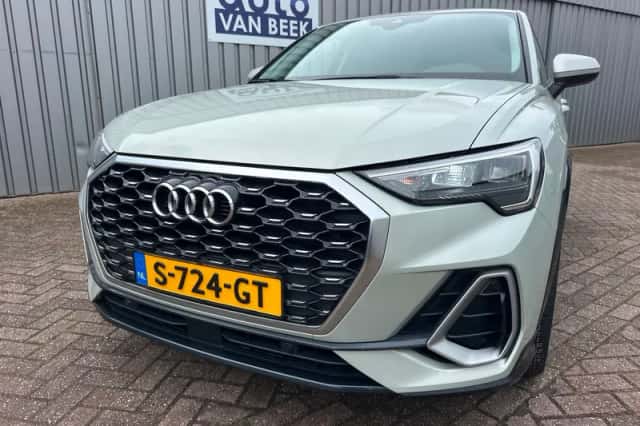 Audi Q3 (2022) thumbnail 4