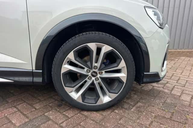 Audi Q3 (2022) thumbnail 5