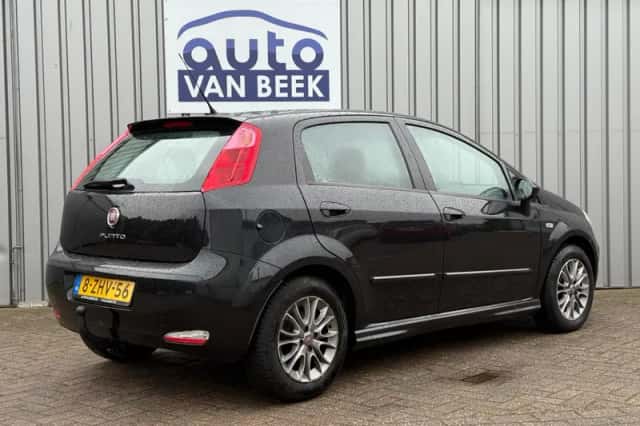 Fiat Punto (2014) thumbnail 2