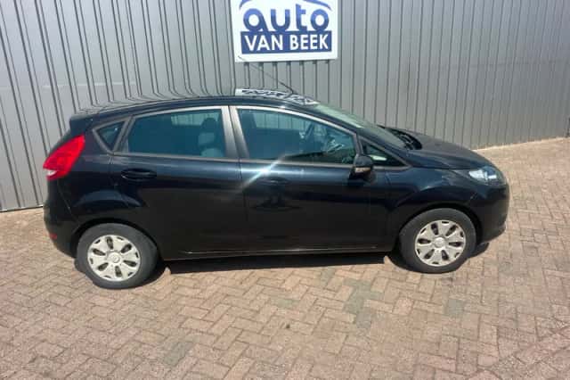 Ford Fiesta (2012) thumbnail 1