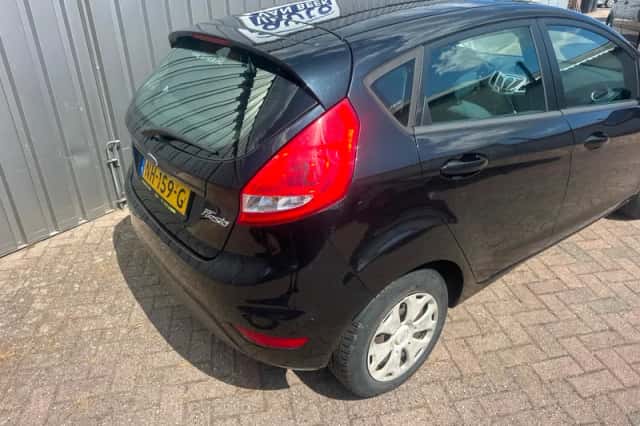 Ford Fiesta (2012) thumbnail 3