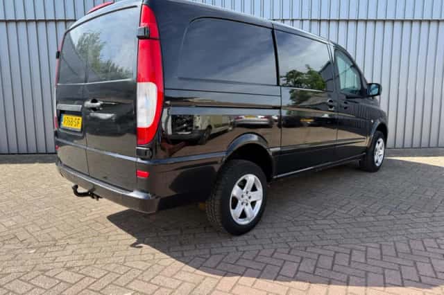 Mercedes-Benz Vito (2012) thumbnail 2