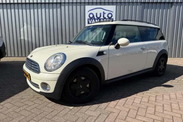 MINI Clubman (2010) thumbnail 1