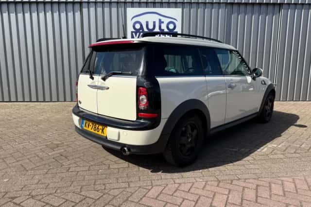 MINI Clubman (2010) thumbnail 2