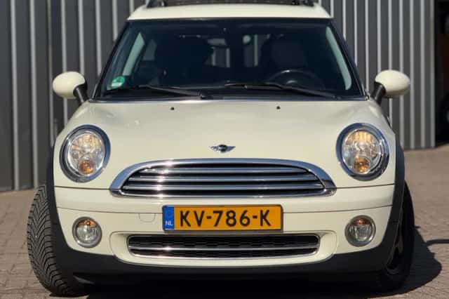 MINI Clubman (2010) thumbnail 3