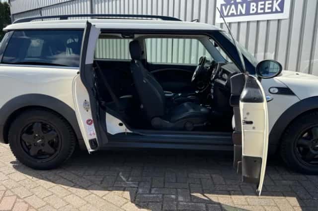 MINI Clubman (2010) thumbnail 5