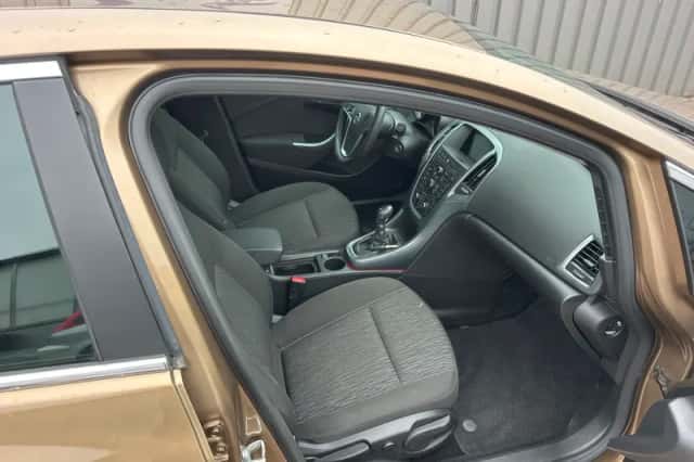 Opel Astra (2013) thumbnail 6