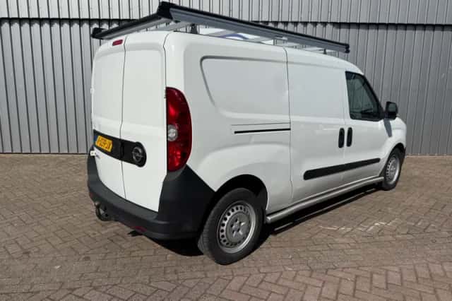 Opel Combo (2017) thumbnail 2