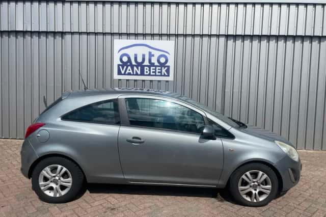 Opel Corsa (2013) thumbnail 1