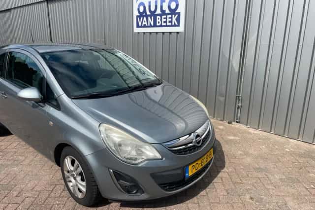 Opel Corsa (2013) thumbnail 2