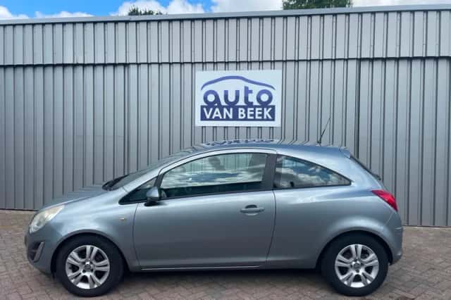 Opel Corsa (2013) thumbnail 4