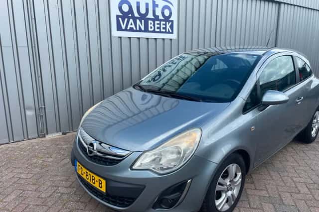 Opel Corsa (2013) thumbnail 5