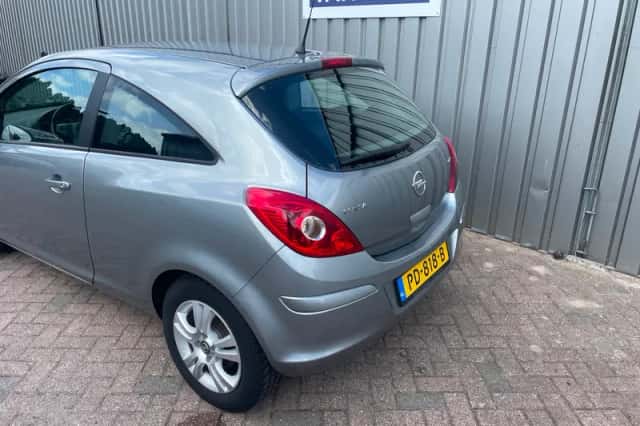 Opel Corsa (2013) thumbnail 6