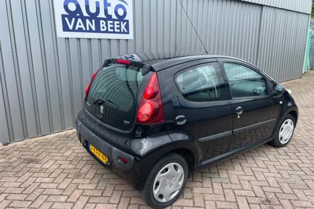 Peugeot 107 (2013) thumbnail 6