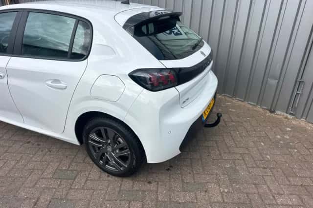Peugeot 208 (2021) thumbnail 3