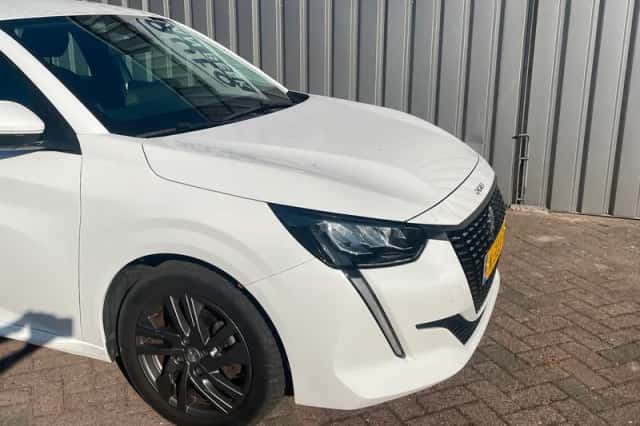 Peugeot 208 (2021) thumbnail 3
