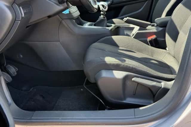 Peugeot 308 (2017) thumbnail 6