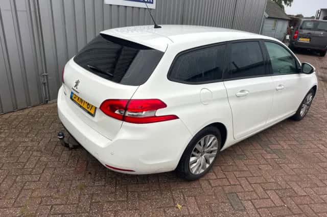Peugeot 308 (2014) thumbnail 3