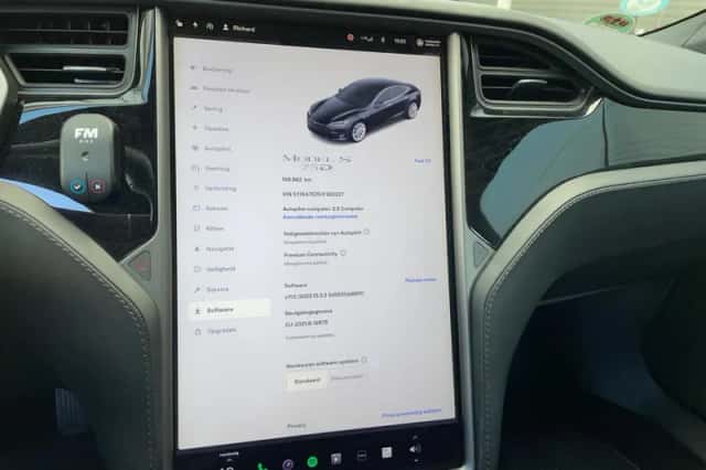 Tesla Model S (2018) thumbnail 3
