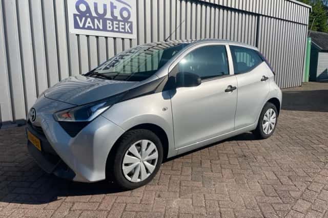 Toyota Aygo (2021) thumbnail 1