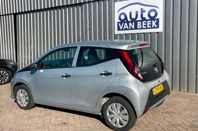 Toyota Aygo (2021) thumbnail 3